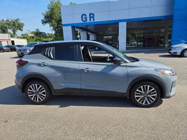 Used 2024 Gray Nissan SV image 10