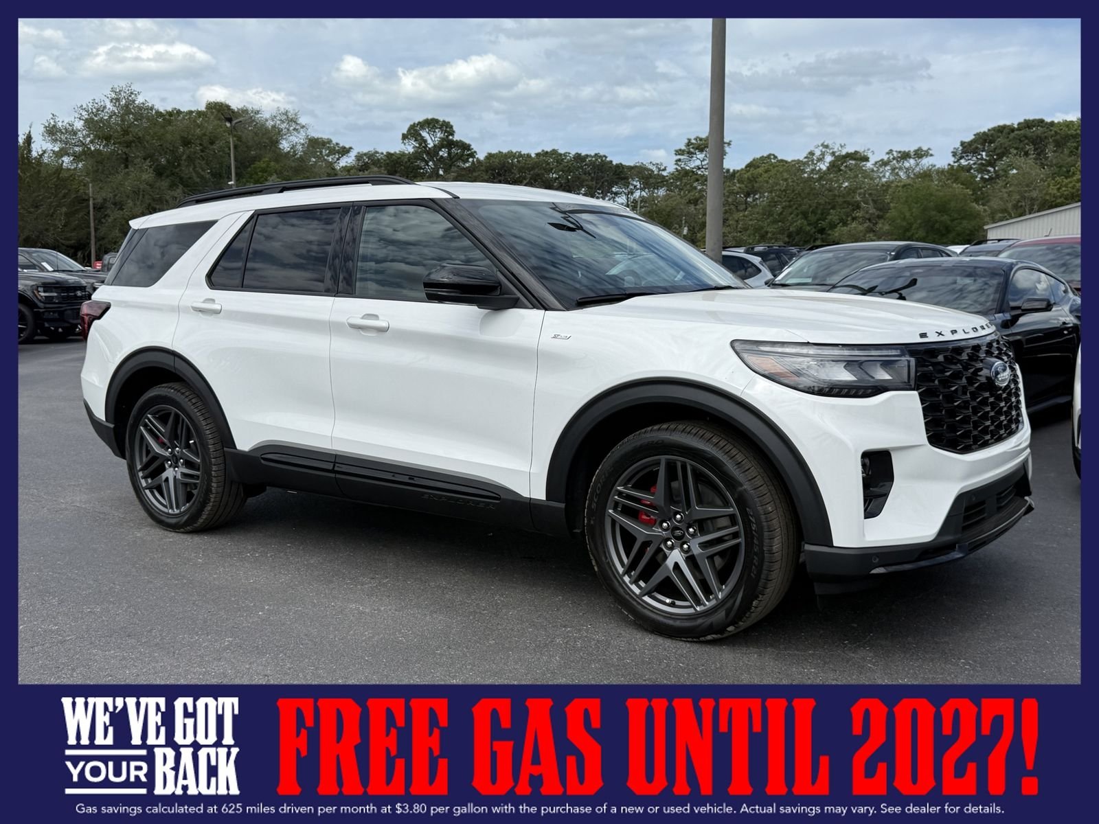 New 2026 Star White Metallic Tri-Coat Ford ST-Line image 2
