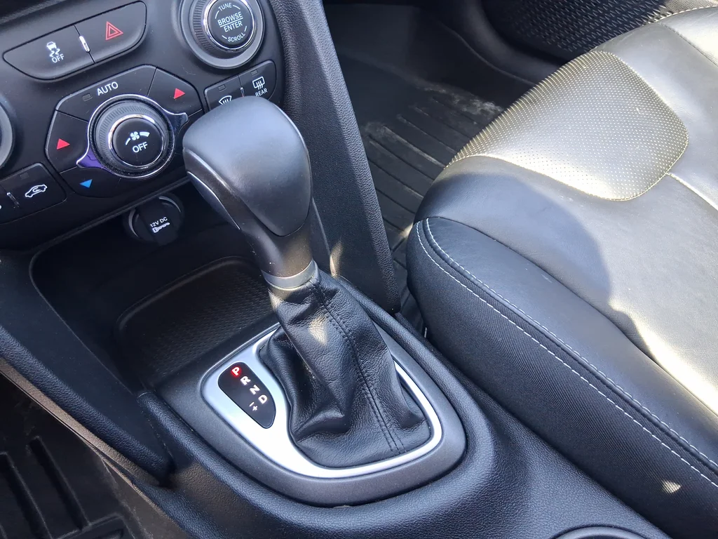 Used 2014 Blue Dodge Limited image 35