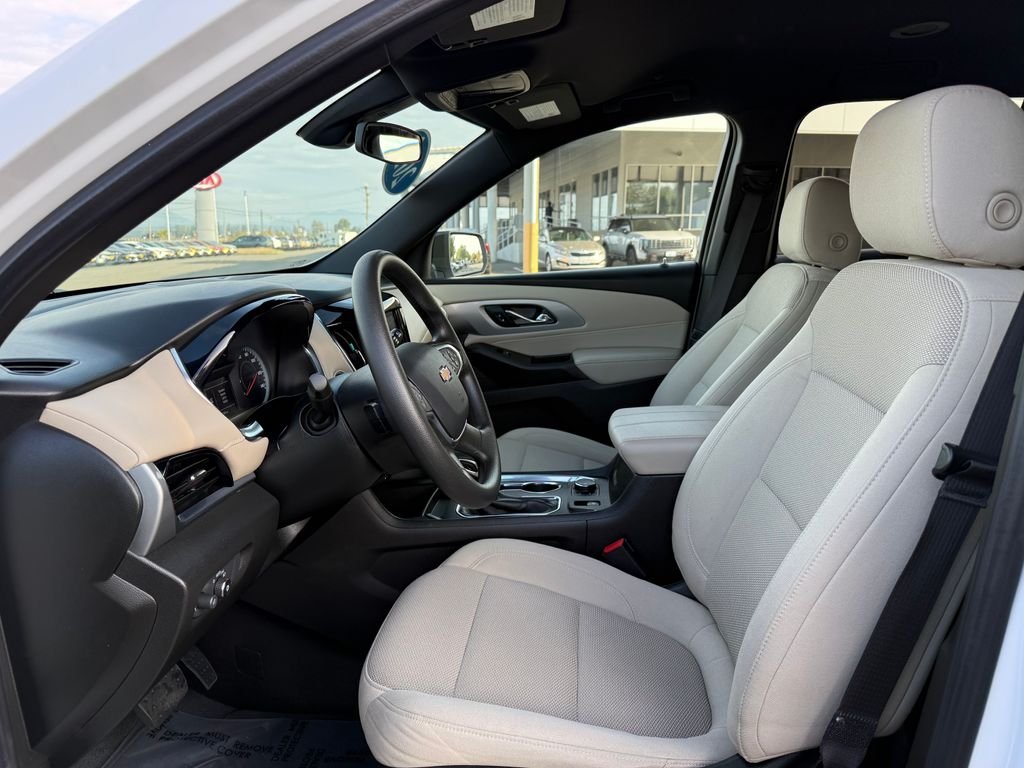 Used 2022 White Chevrolet LS image 17