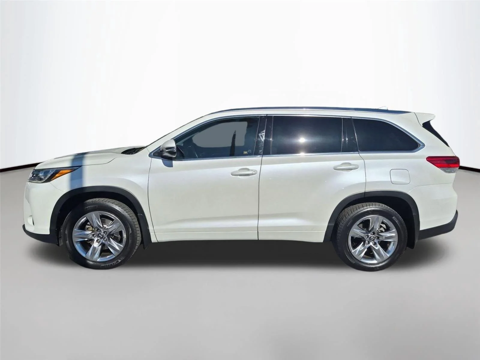 Used 2018 Blizzard Pearl Toyota Limited image 2