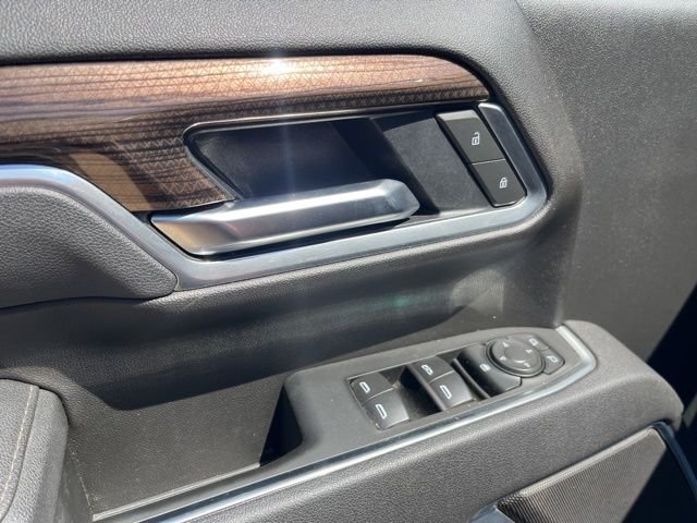 Used 2025 White Chevrolet LT image 11