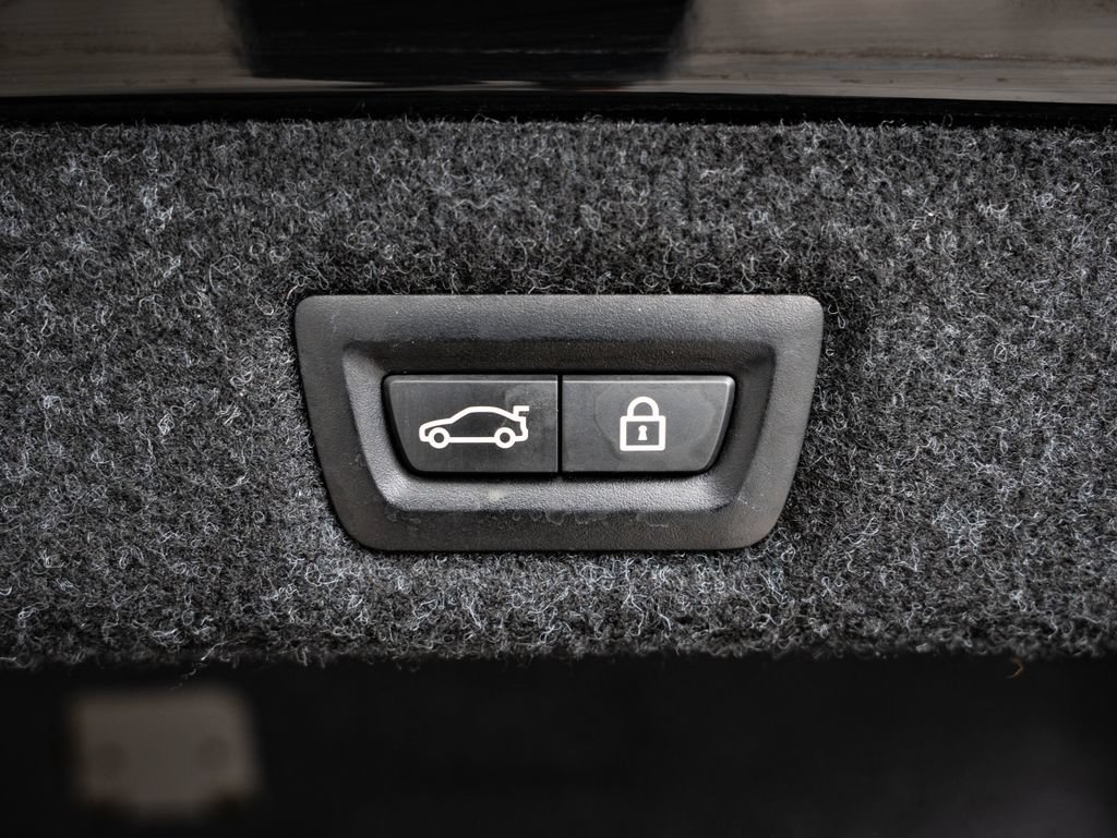 Used 2019 Jet Black BMW 540i image 21