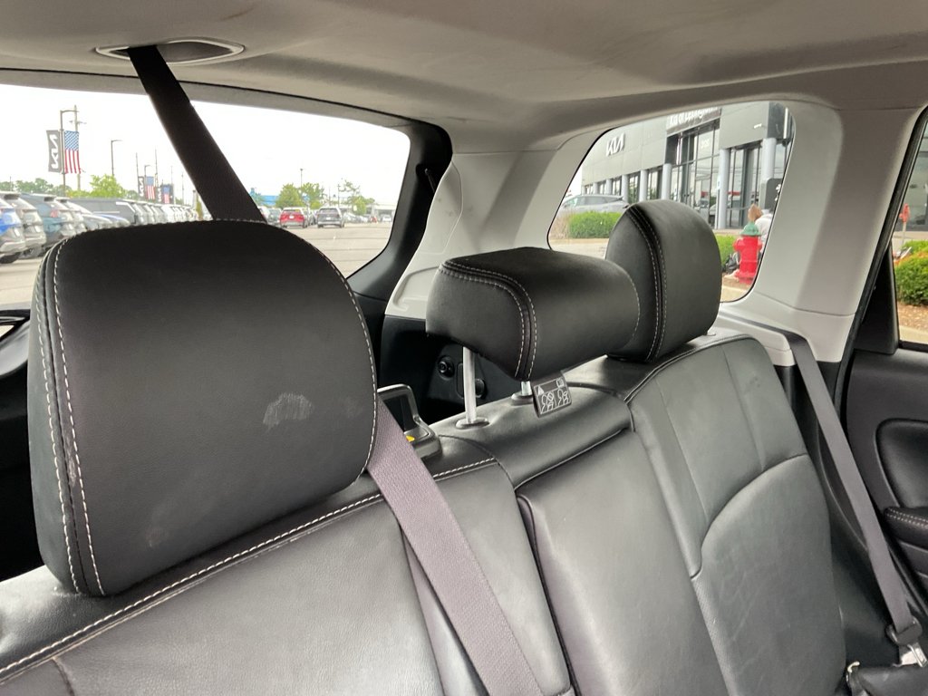 Used 2017 Ice Silver Metallic Subaru Limited image 12