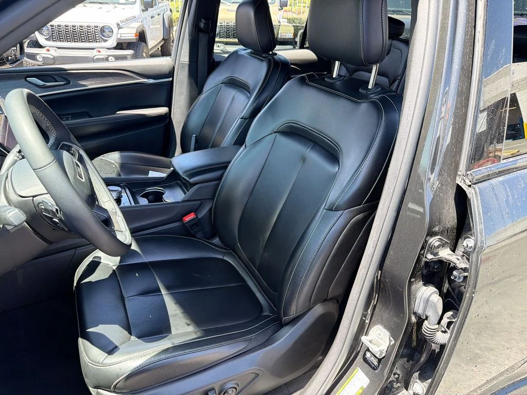 Used 2024 Brown Jeep 4xe image 13