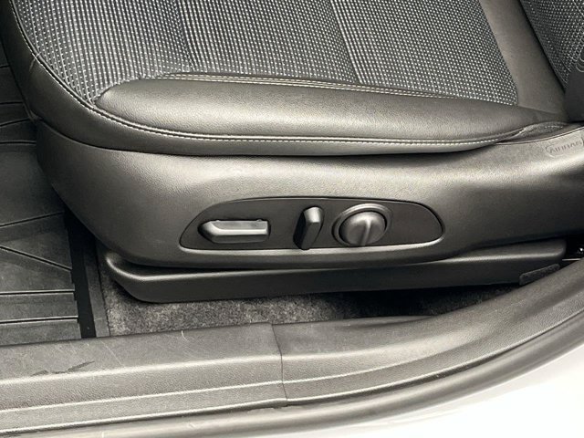 Used 2025 Summit White Buick Preferred image 10