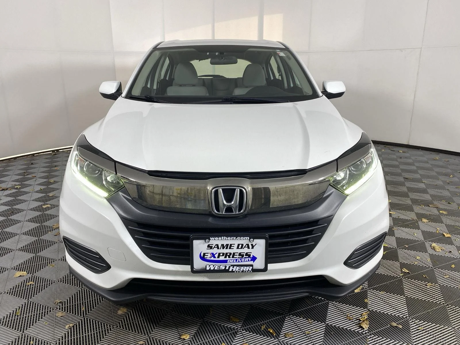 Used 2019 Platinum White Pearl Honda LX image 2