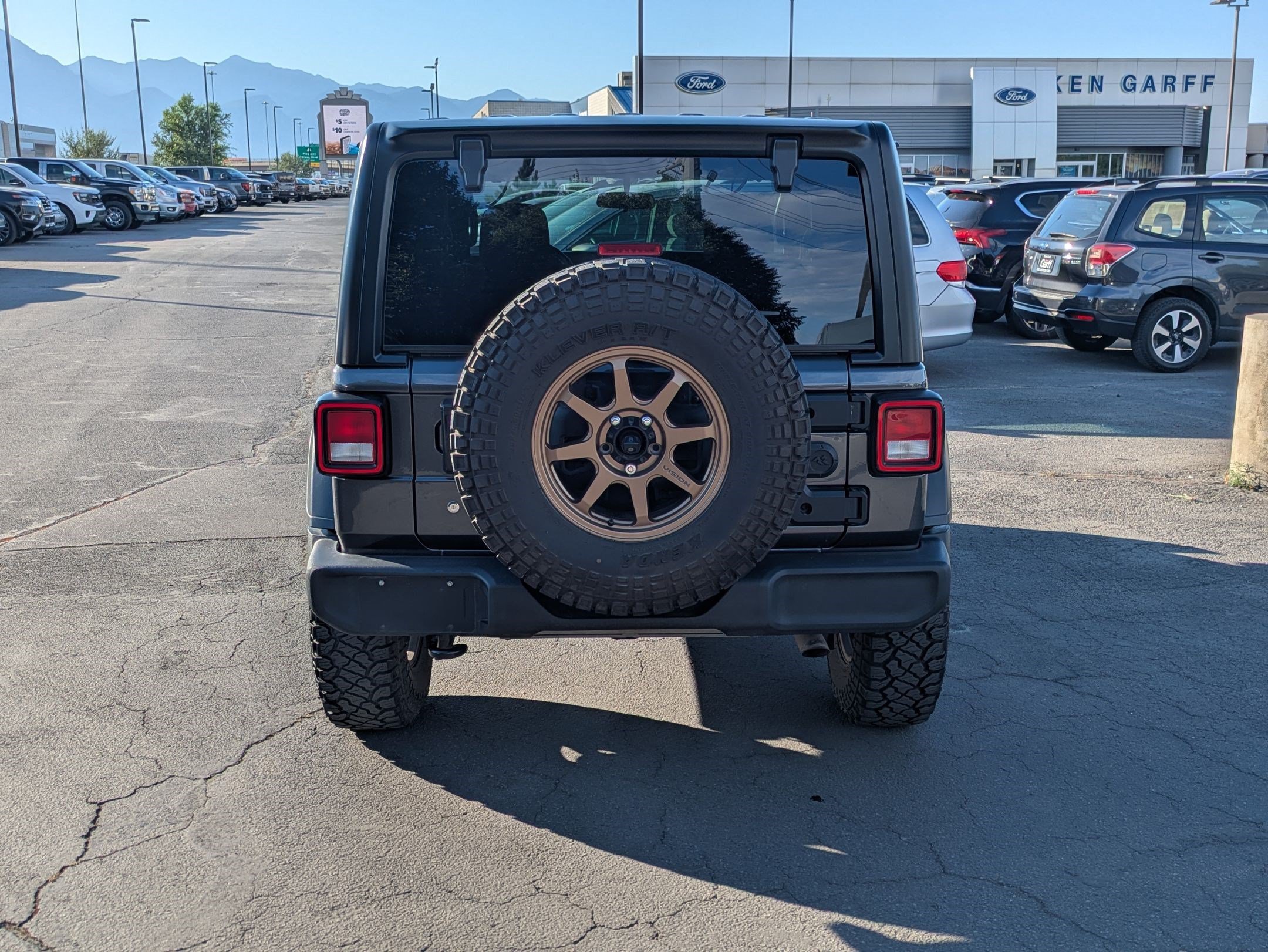 Used 2018 Granite Crystal Clearcoat Metallic Jeep Sport S image 4