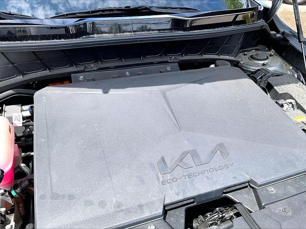 Used 2023 Gray Kia Wind image 28