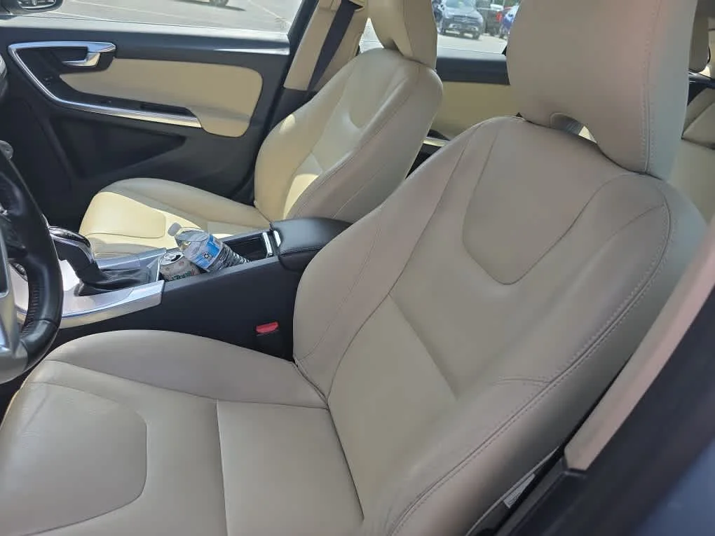 Used 2017 Mussel Blue Metallic Volvo Platinum image 6