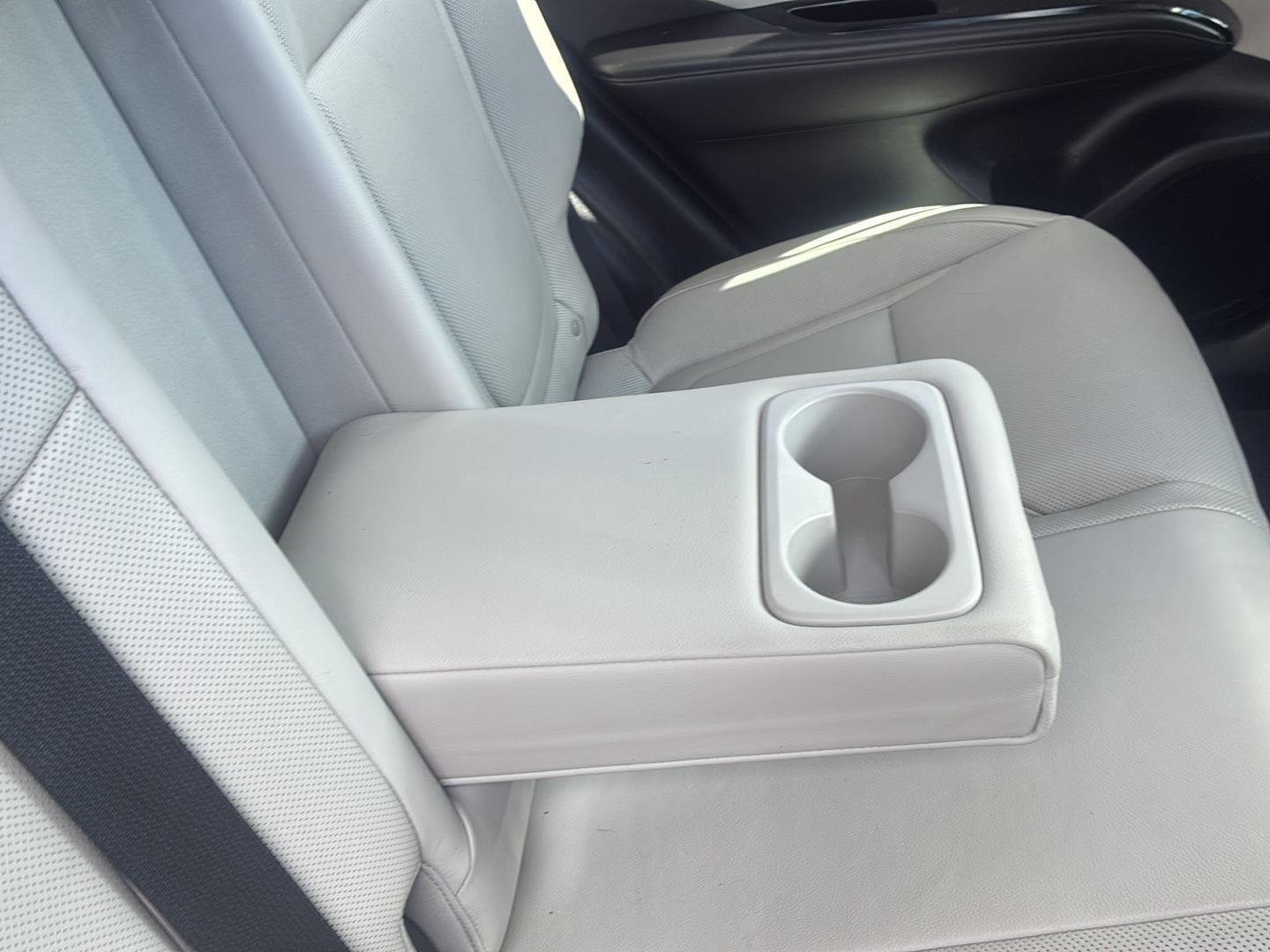 Certified Used 2024 Shimmering Silver Hyundai Limited image 21