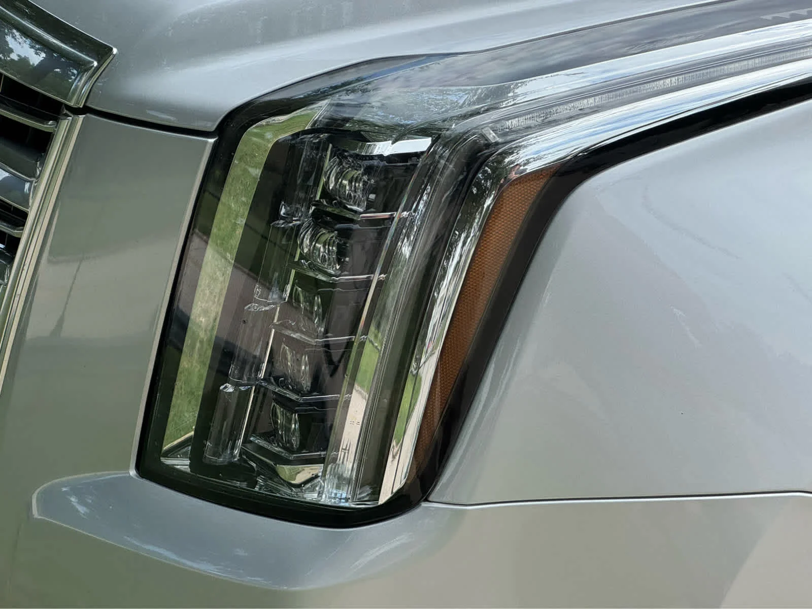 Used 2019 Radiant Silver Metallic Cadillac Platinum image 9