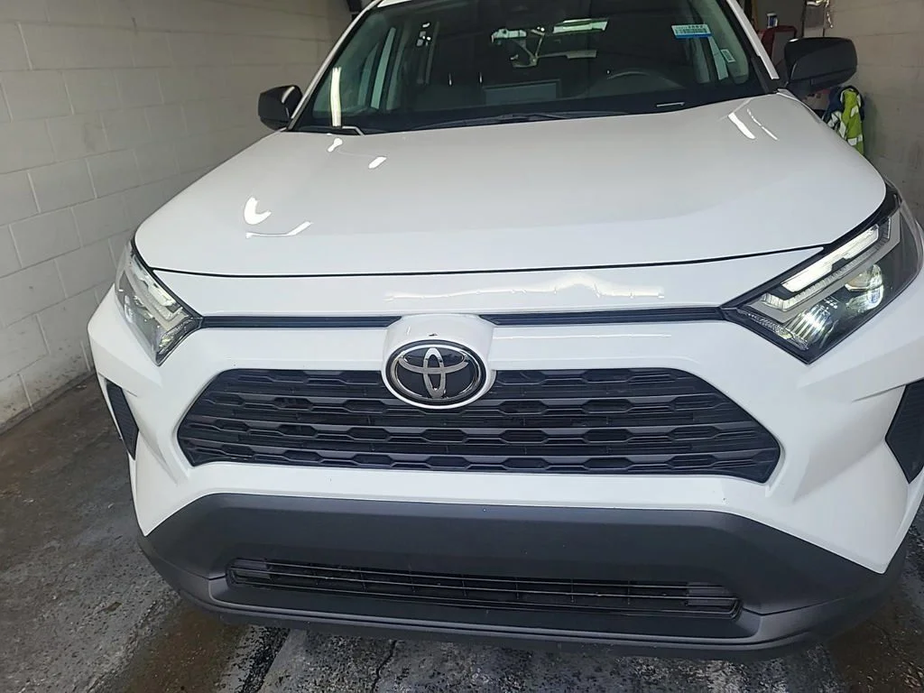 Used 2025 White Toyota LE image 9