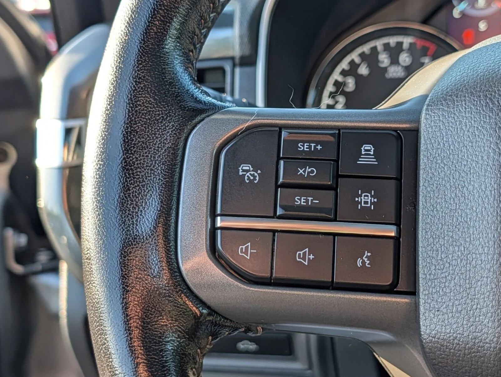 Used 2022 Silver Ford XLT image 34