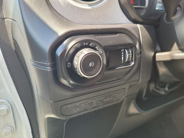 Used 2025 White Jeep Sahara image 19