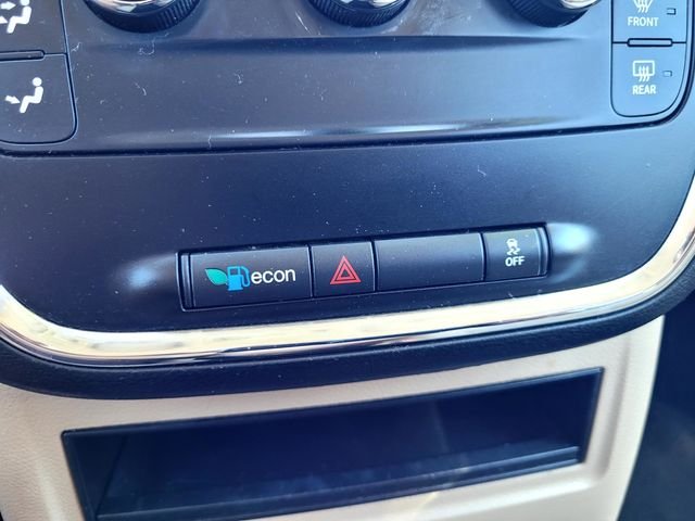 Used 2015 Red Dodge AVP image 17