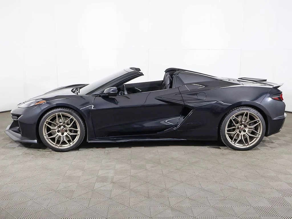 Used 2024 Carbon Flash Metallic Chevrolet Z06 image 20