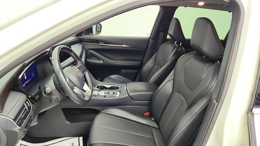 Used 2024 Majestic White INFINITI SENSORY AWD w/ Vision Package & Head-Up Display image 18