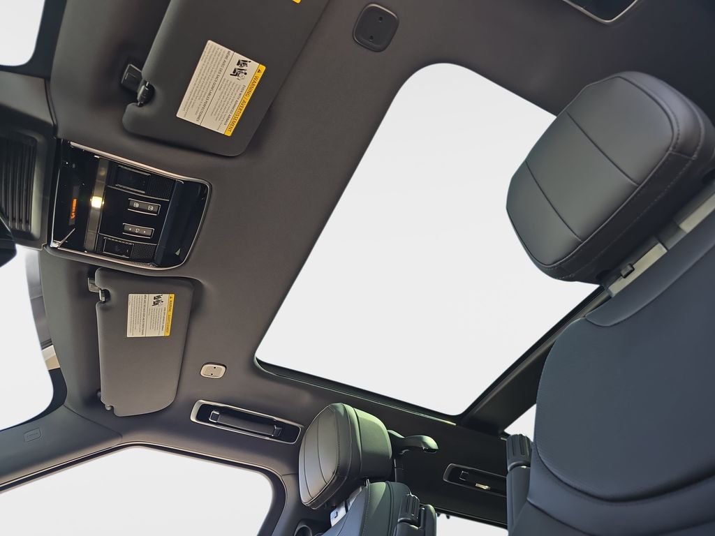 New 2026 Fuji White Land Rover Dynamic SE image 31
