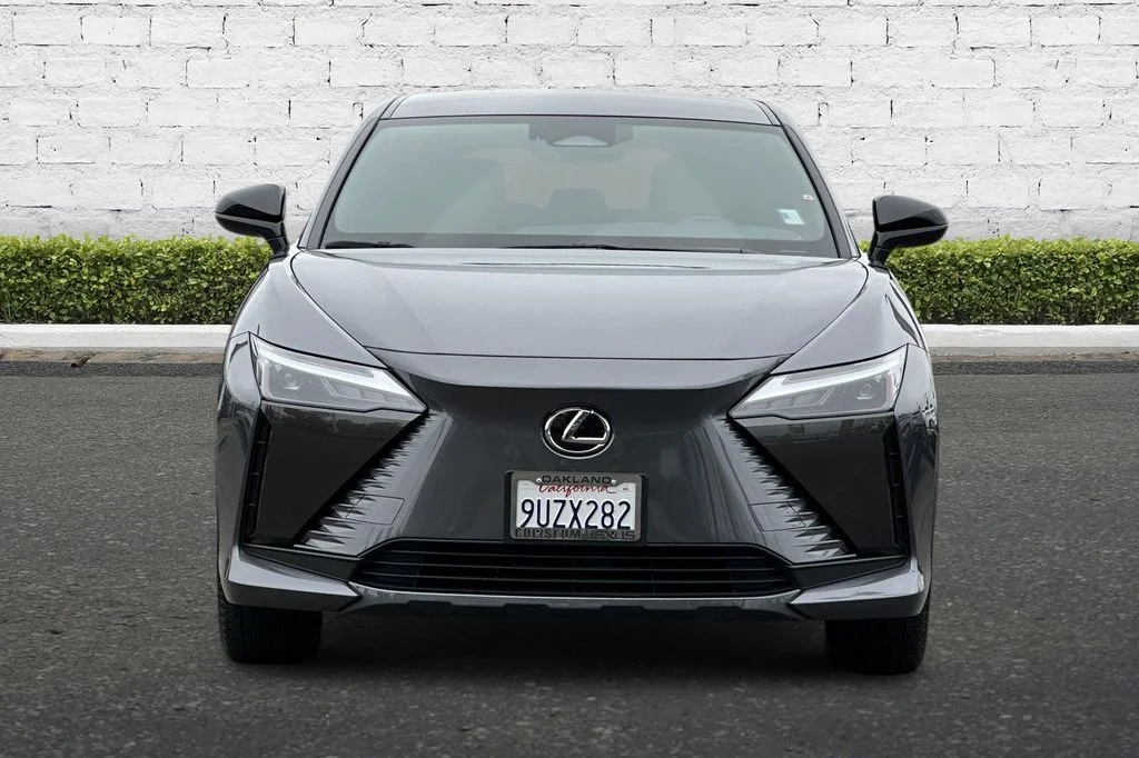 Used 2025 Gray Lexus  image 9