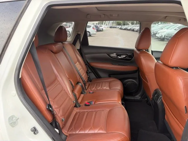 Used 2018 White Nissan SL image 16