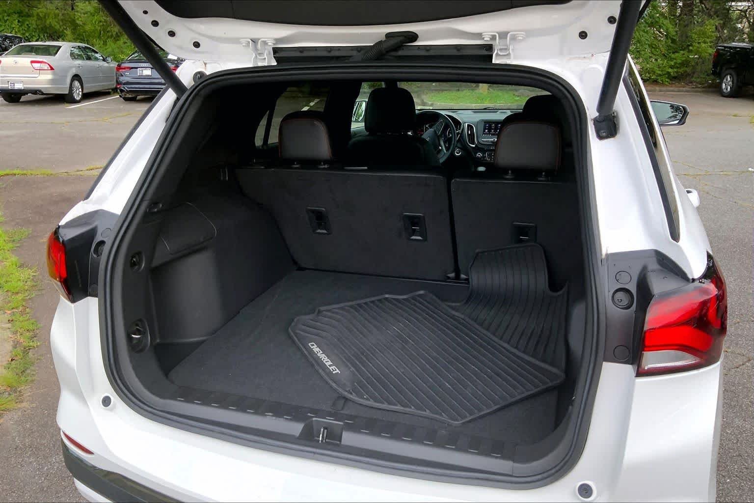 Used 2023 Summit White Chevrolet RS image 32