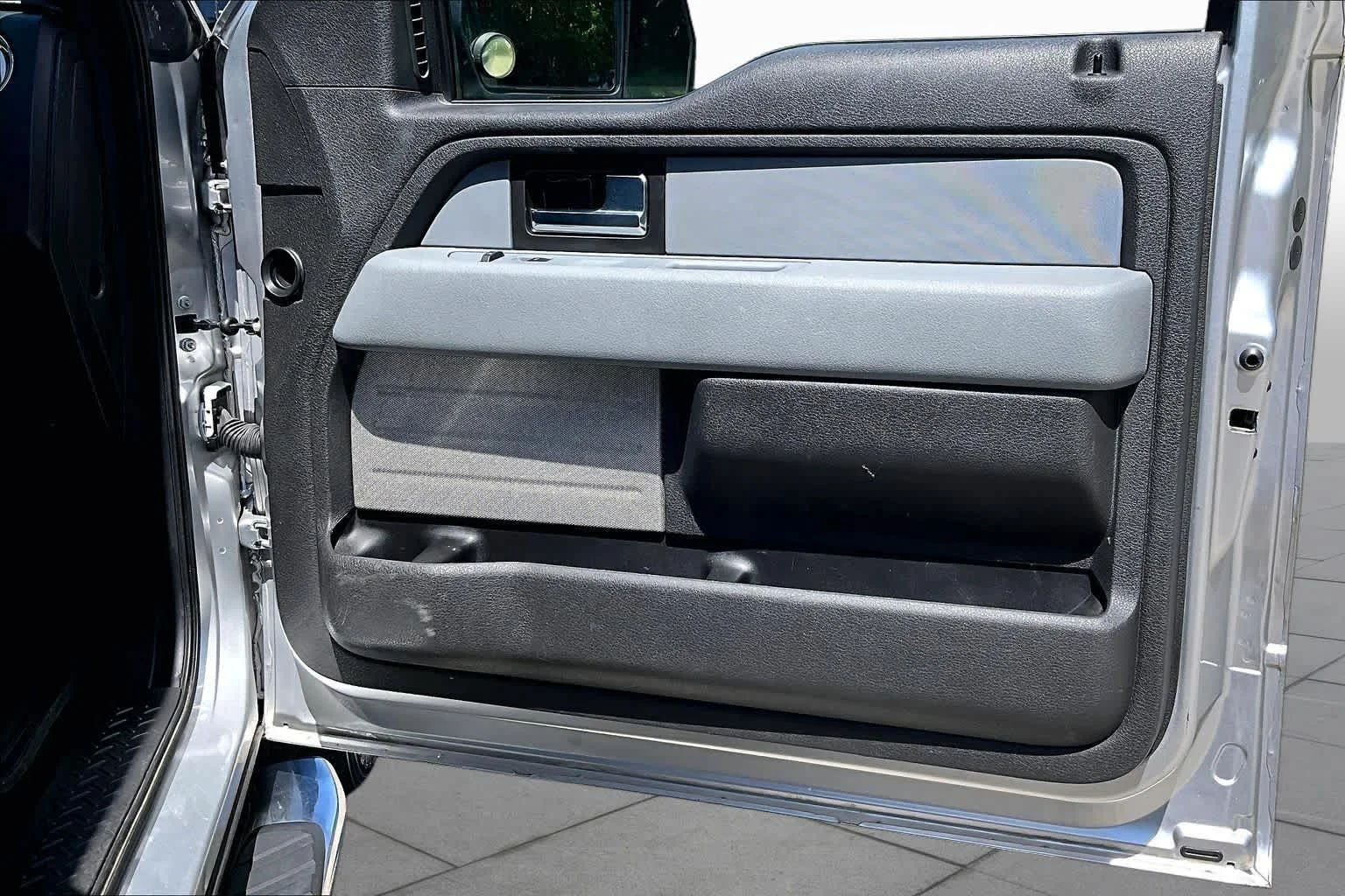 Used 2014 Ingot Silver Metallic Ford XLT image 22