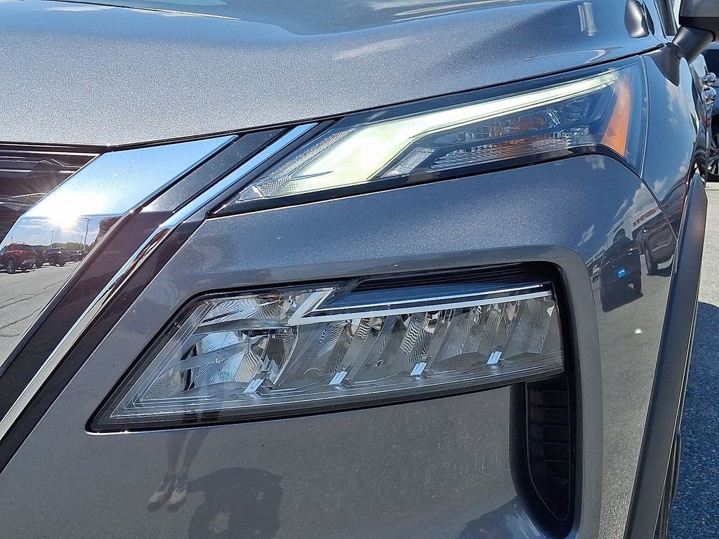 Used 2023 Gray Nissan SV image 10