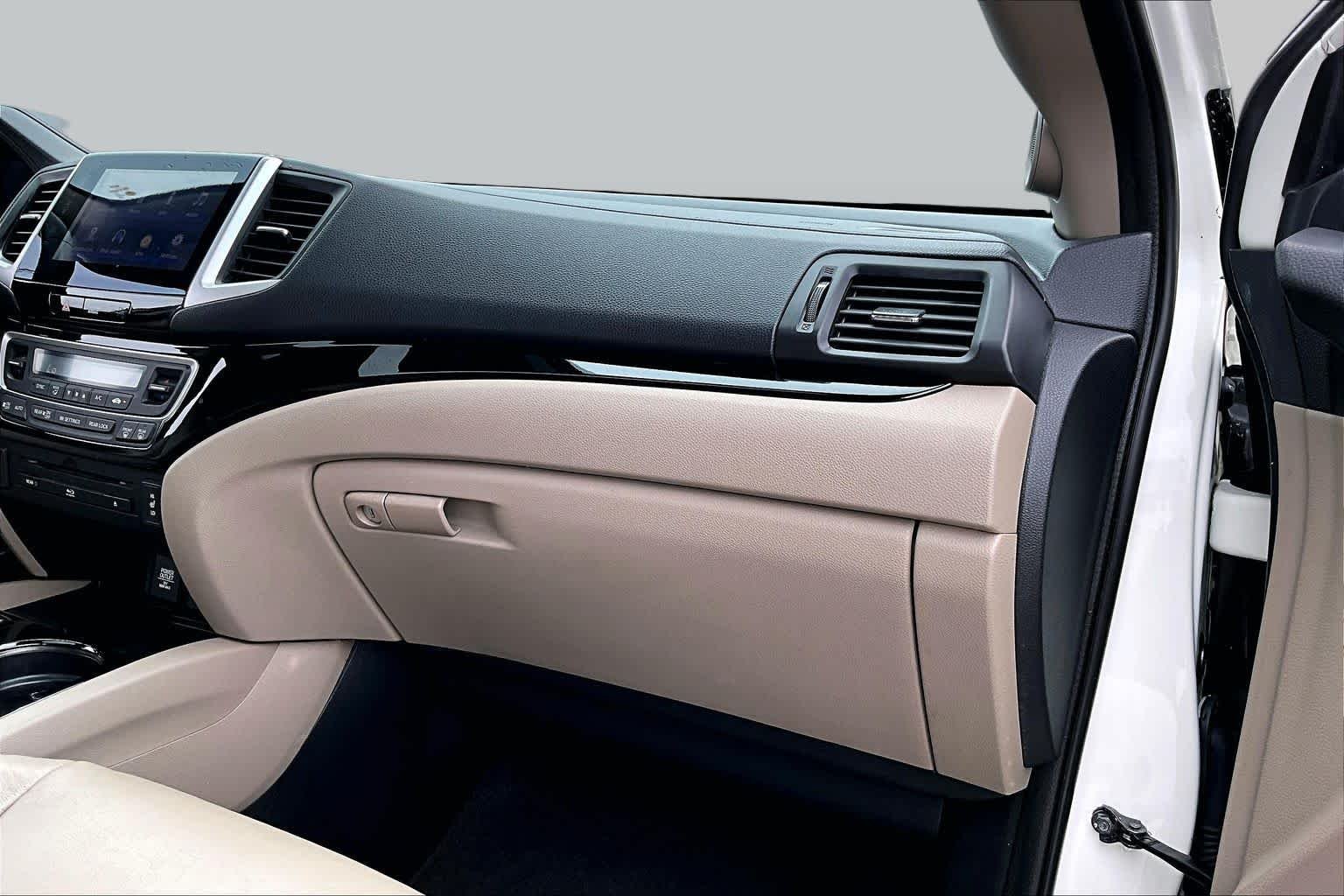 Used 2016 White Diamond Pearl Honda Touring image 19