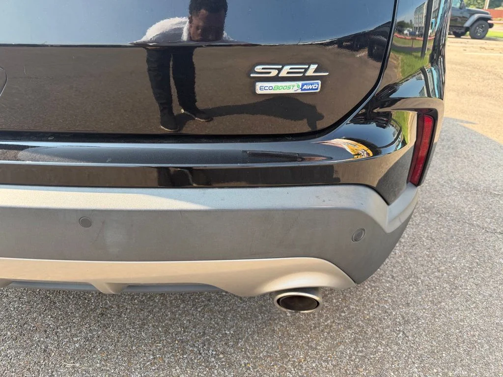 Used 2019 Black Ford SEL image 4