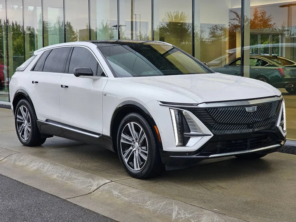 Certified Used 2024 Crystal White Tricoat Cadillac Luxury 2 image 7