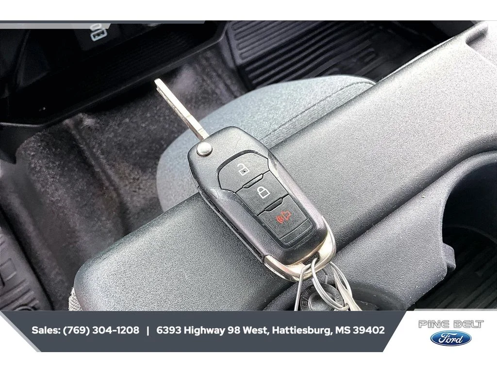 Used 2023 Oxford White Ford XLT image 9