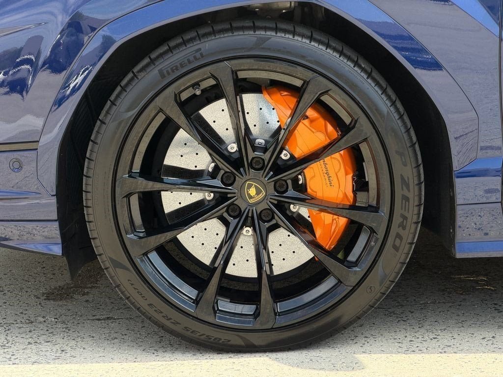 Used 2023 Blu Astraeus Metallic Lamborghini S image 13