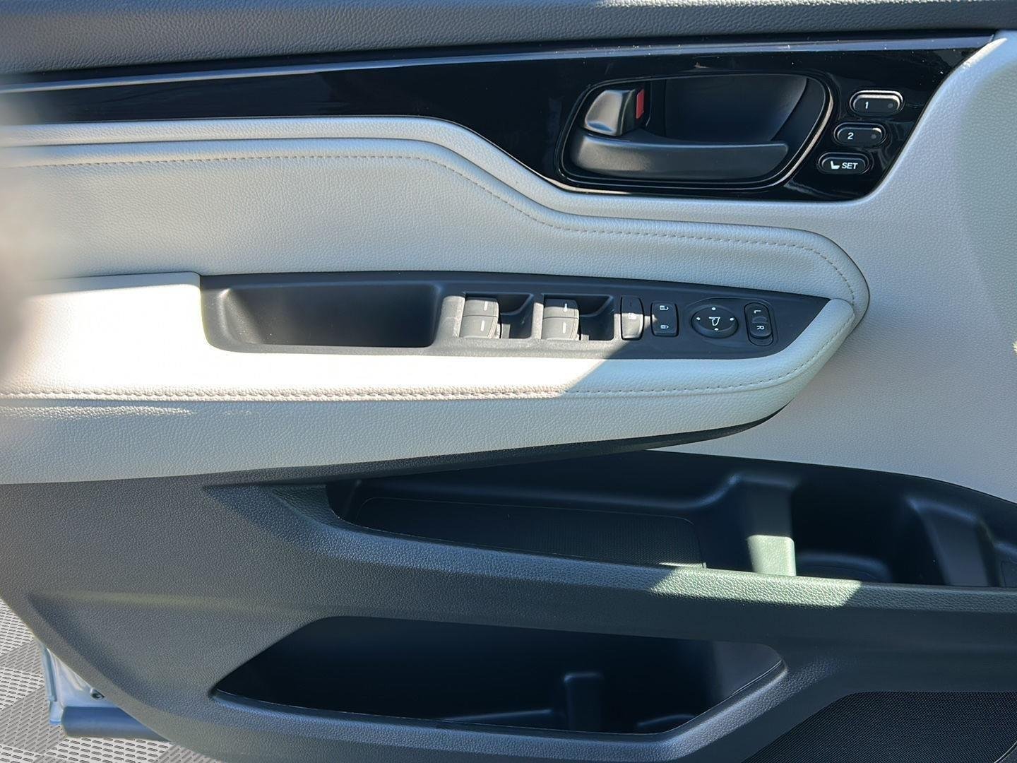 New 2026 Solar Silver Metallic Honda Touring image 15