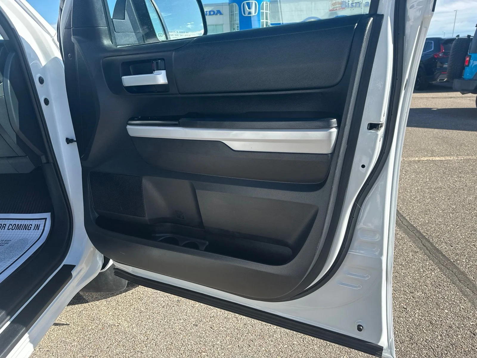 Used 2020 White Toyota SR5 image 39