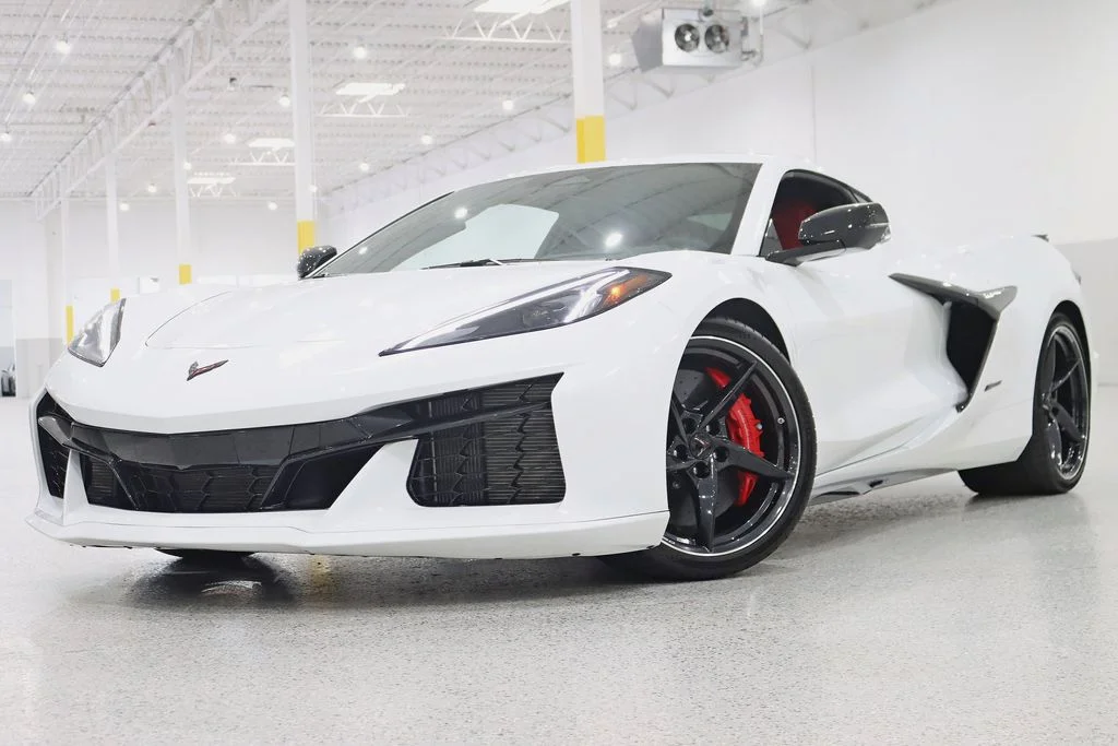Used 2025 White Chevrolet E-Ray image 6