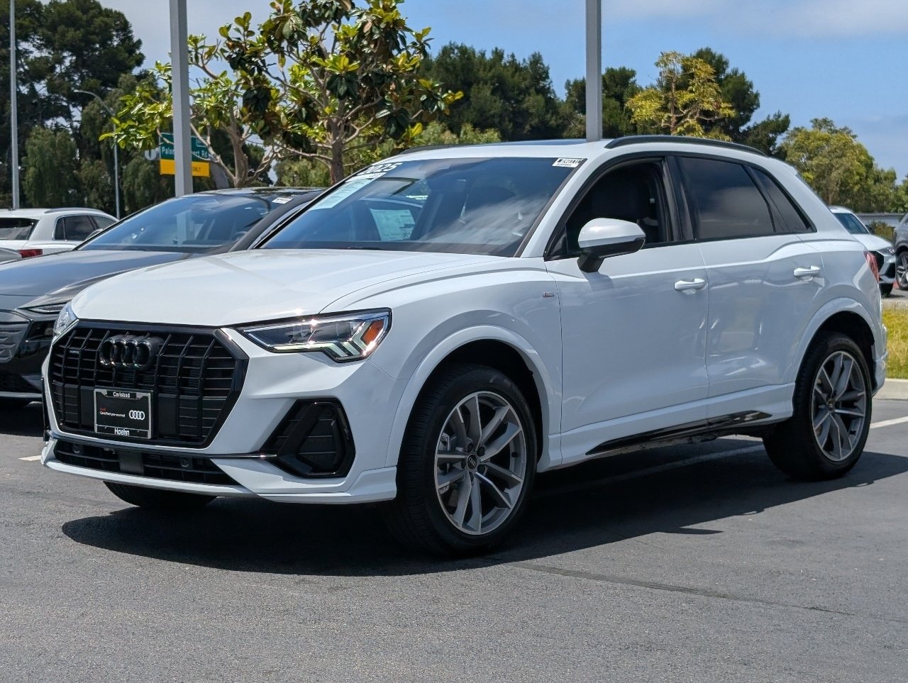 Used 2025 Glacier White Audi Premium image 4