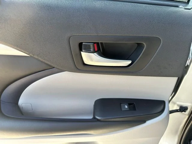 Used 2019 Silver Toyota XLE image 23