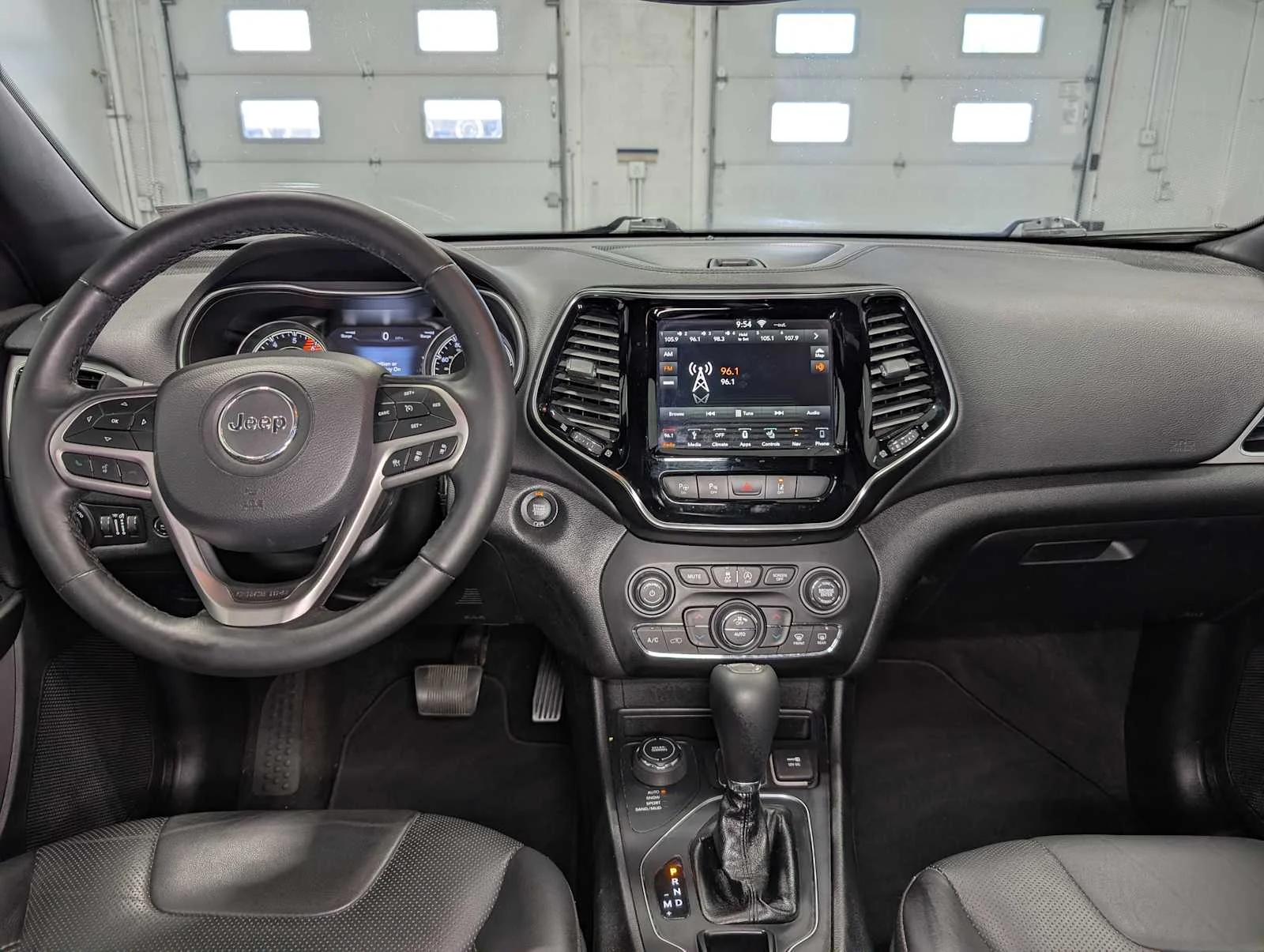 Used 2019 Pearl White Pearlcoat Jeep High Altitude image 17