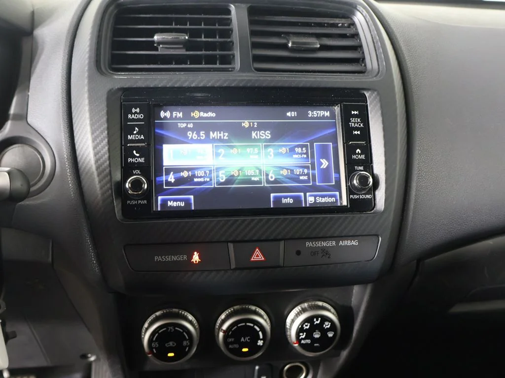 Used 2022  Mitsubishi 2.0 ES image 38