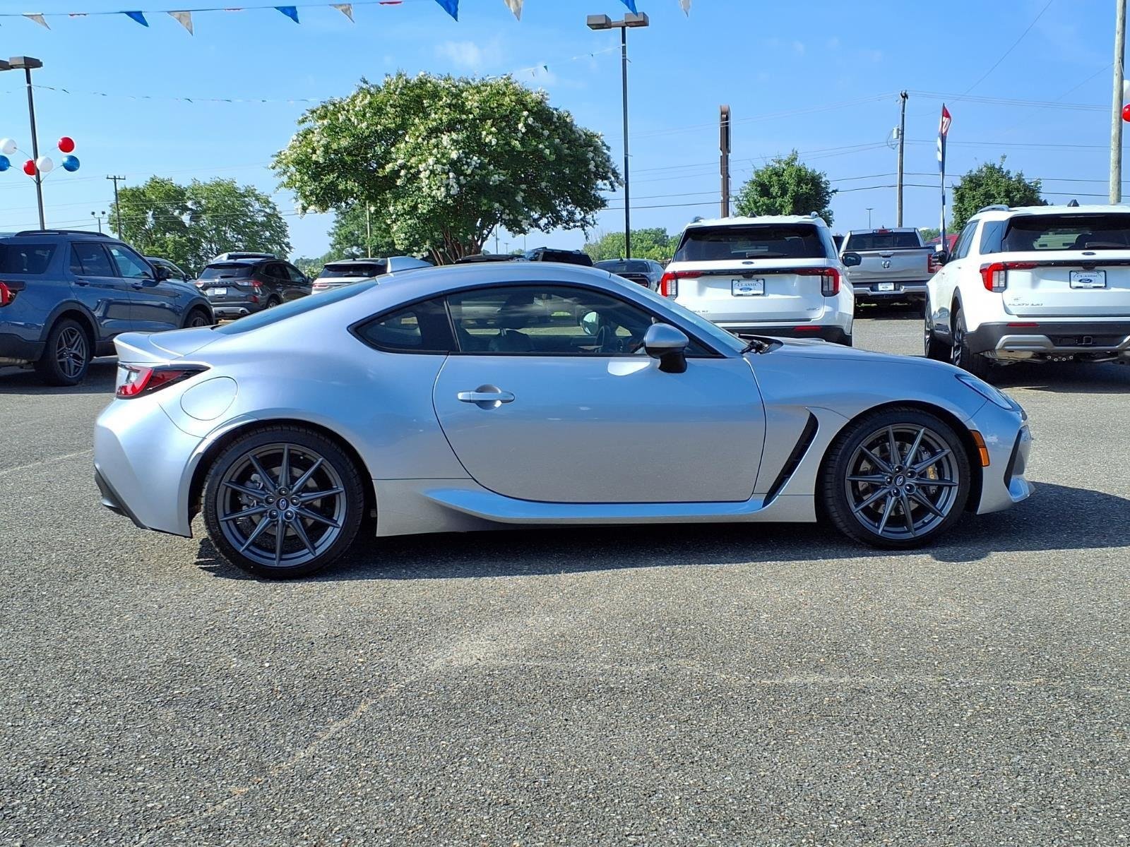 Used 2023 Ice Silver Metallic Subaru Limited image 10