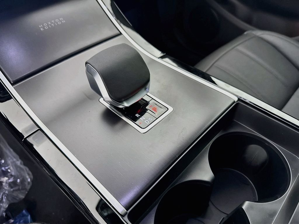 New 2026 Fuji White Land Rover Hoxton Edition image 17