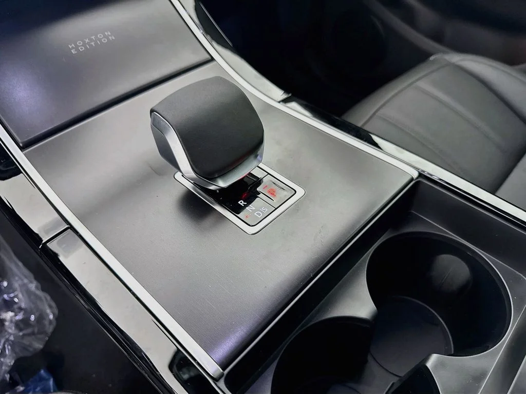 New 2026 Fuji White Land Rover Hoxton Edition image 17