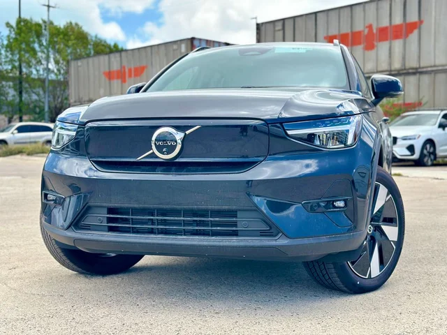 2026 Volvo EX40 Single Motor Extended Range Plus