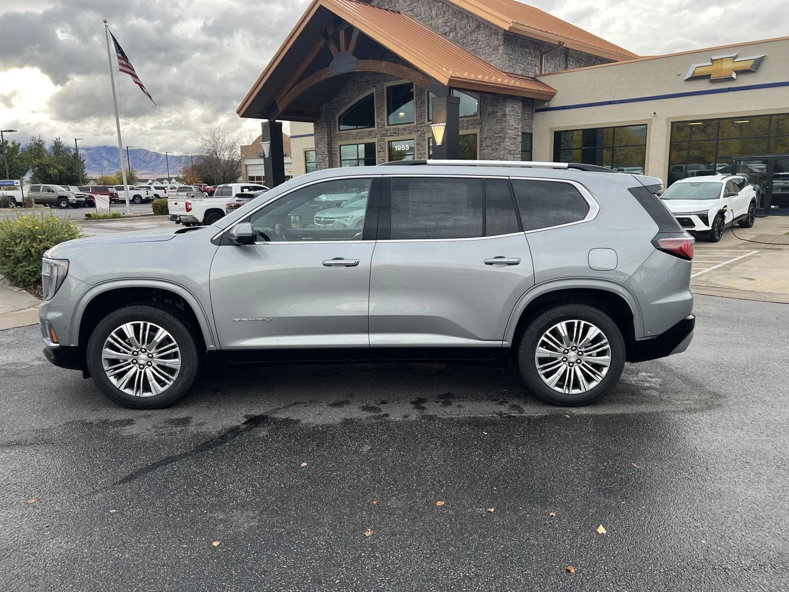 2027 GMC Acadia Denali - Photo 10