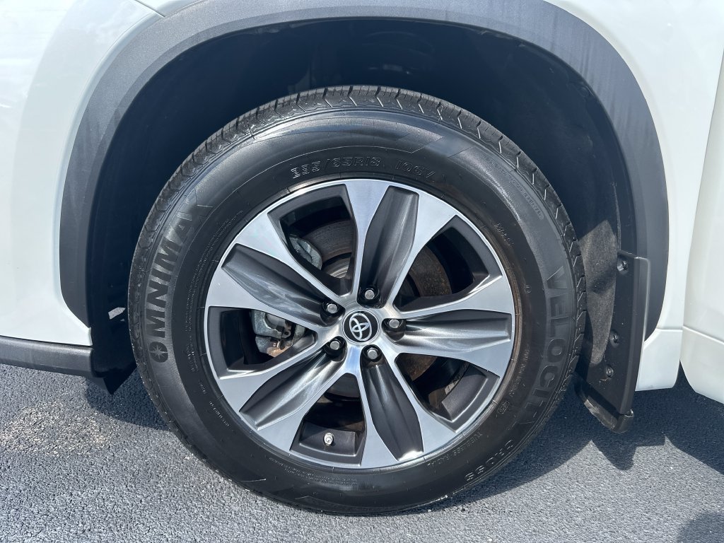 Used 2023 Beige Toyota XLE image 10