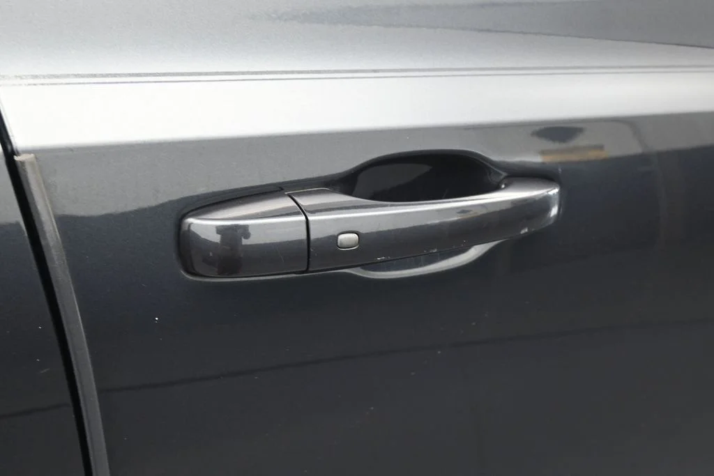Used 2018 Maximum Steel Metallic Clearcoat Chrysler S image 42
