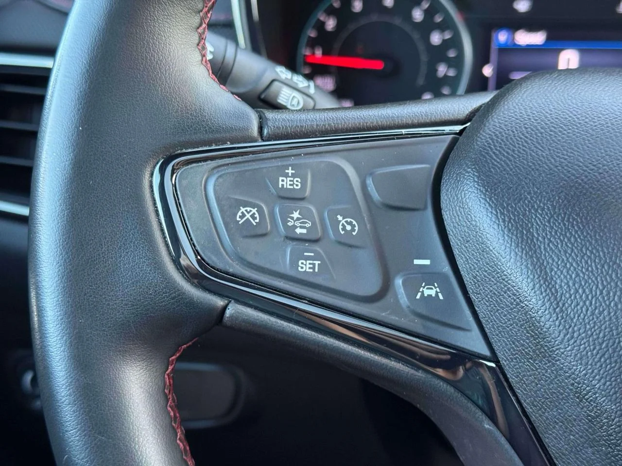 Used 2023 Summit White Chevrolet AWD RS image 25