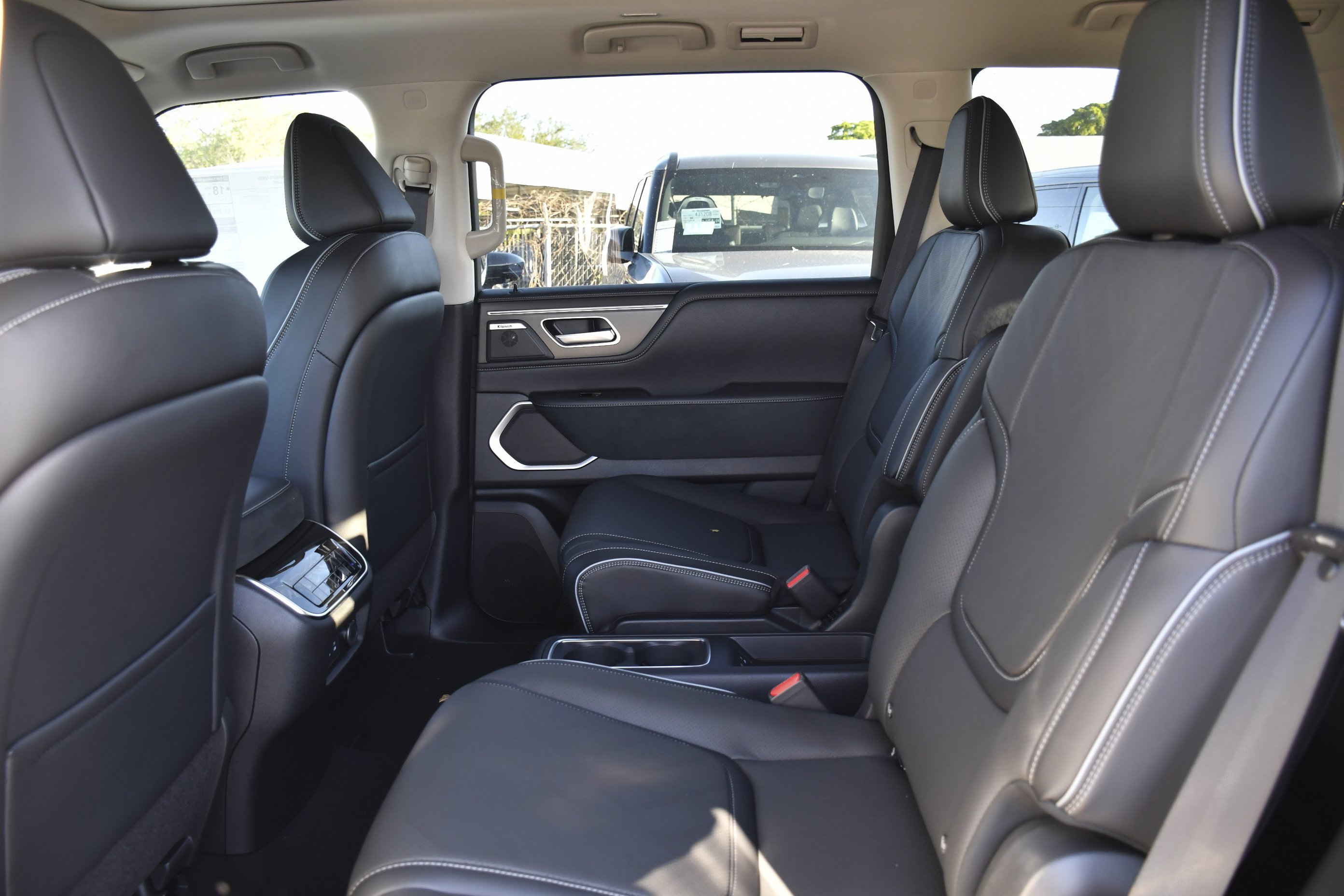 New 2027 RADIANT WHITE INFINITI Luxe 2WD image 25