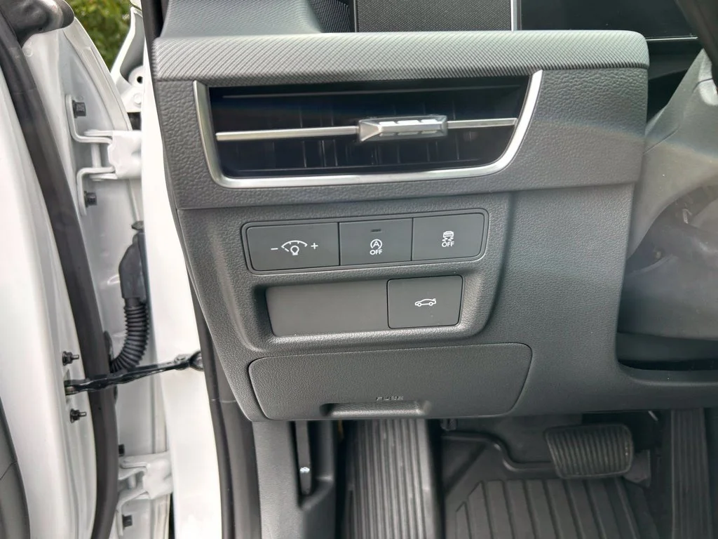 Certified Used 2026 White Hyundai SE image 24